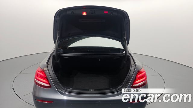 Mercedes-Benz E-Class (W213) E300 4MATIC Avnatgarde 2017 — фото 22