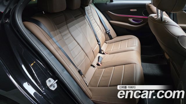 Mercedes-Benz E-Class (W213) E250 AMG Line 2023 — фото 11