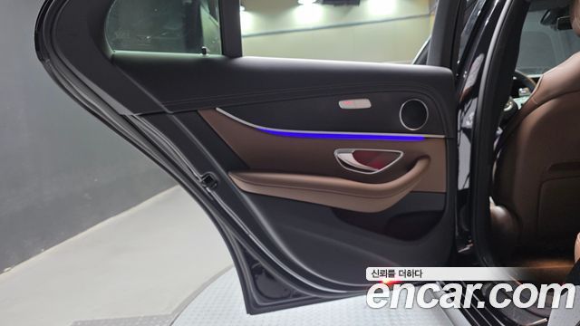 Mercedes-Benz E-Class (W213) E250 AMG Line 2023 — фото 25