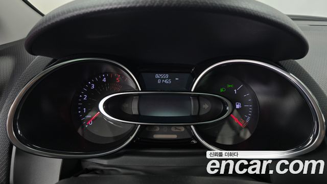 Renault Korea Clio Intens Panoramic 2019 — фото 8