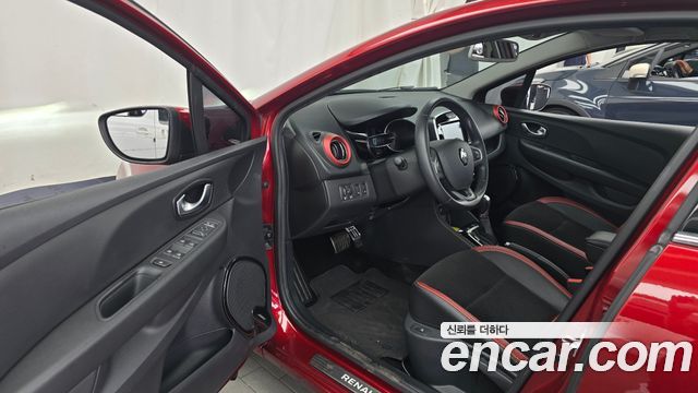 Renault Korea Clio Intens Panoramic 2019 — фото 10