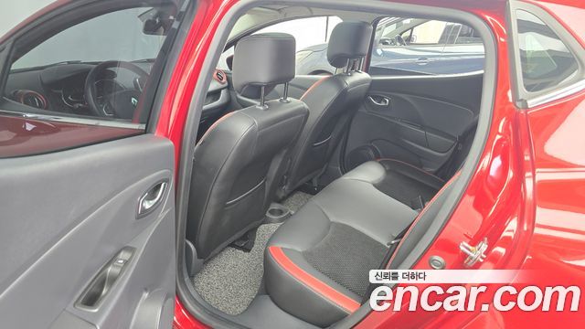 Renault Korea Clio Intens Panoramic 2019 — фото 11