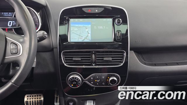 Renault Korea Clio Intens Panoramic 2019 — фото 13