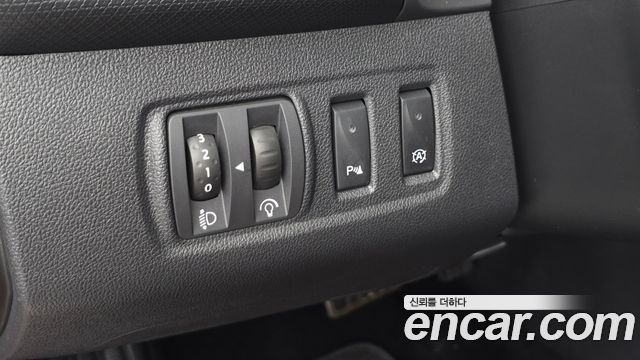 Renault Korea Clio Intens Panoramic 2019 — фото 20