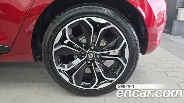 Renault Korea Clio Intens Panoramic 2019 — фото 21