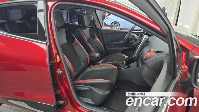 Renault Korea Clio Intens Panoramic 2019 — фото 26