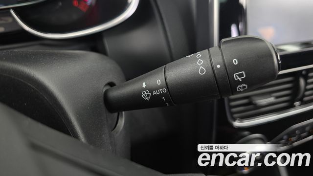 Renault Korea Clio Intens Panoramic 2019 — фото 27
