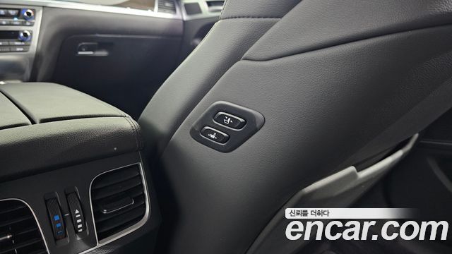 Genesis G80 2.2D AWD Luxury 2019 — фото 17