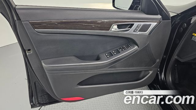 Genesis G80 2.2D AWD Luxury 2019 — фото 24