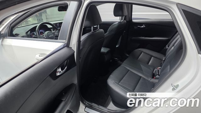 Kia K3 (II) 1.6 Prestige 2023 — фото 20