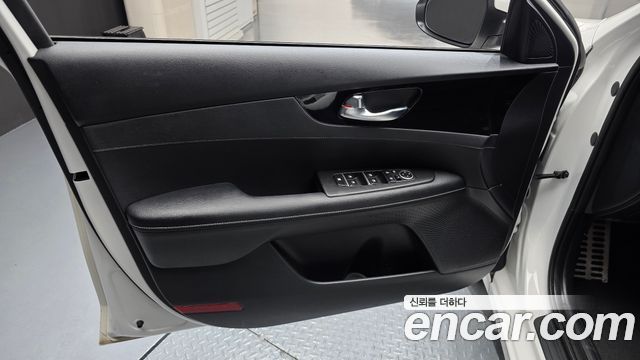 Kia K3 (II) 1.6 Prestige 2023 — фото 24