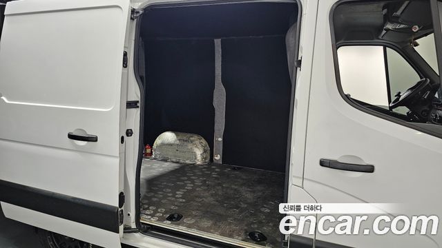 Renault Korea Master 2.3 Van S 2020 — фото 16