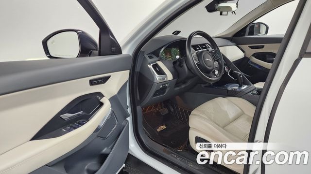 Jaguar E-PACE P250 SE 2018 — фото 10