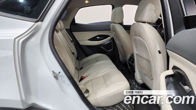 Jaguar E-PACE P250 SE 2018 — фото 11