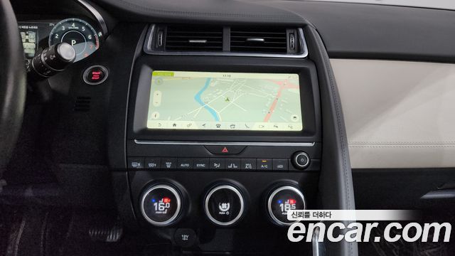 Jaguar E-PACE P250 SE 2018 — фото 13