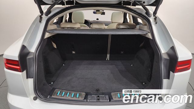 Jaguar E-PACE P250 SE 2018 — фото 20