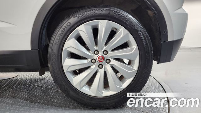 Jaguar E-PACE P250 SE 2018 — фото 21