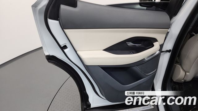 Jaguar E-PACE P250 SE 2018 — фото 25