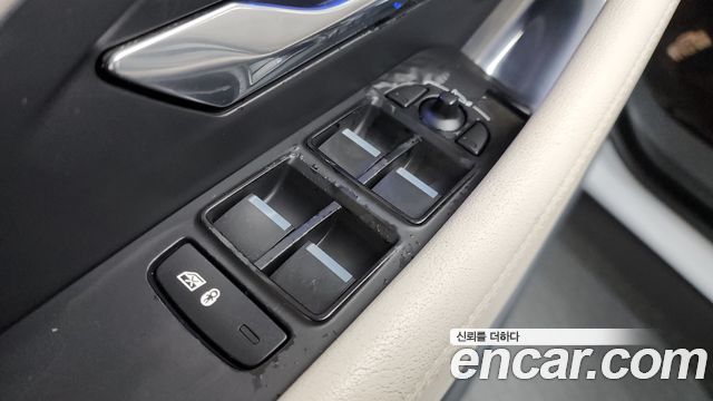 Jaguar E-PACE P250 SE 2018 — фото 32