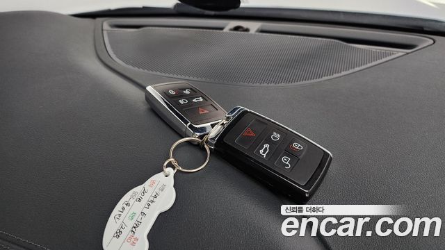 Jaguar E-PACE P250 SE 2018 — фото 33