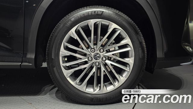 Lexus RX450h (IV) Executive 2022 — фото 21
