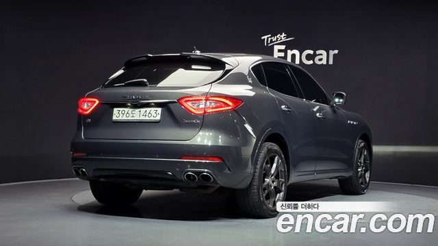 Maserati Levante 3.0 Diesel AWD Sport 2017 — фото 2