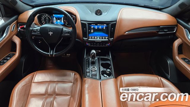 Maserati Levante 3.0 Diesel AWD Sport 2017 — фото 7