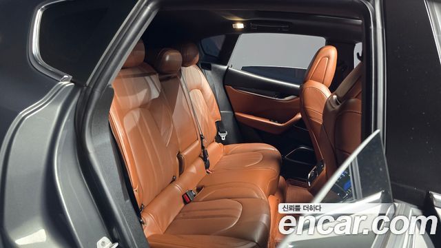 Maserati Levante 3.0 Diesel AWD Sport 2017 — фото 12