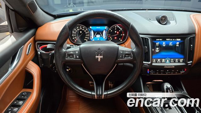 Maserati Levante 3.0 Diesel AWD Sport 2017 — фото 13