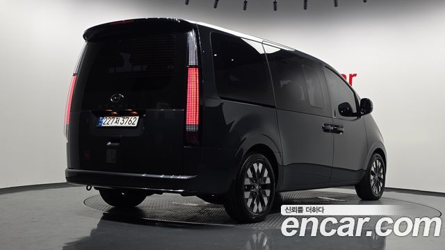 Hyundai Staria Lounge 9-Seater Prestige 2023 — фото 2