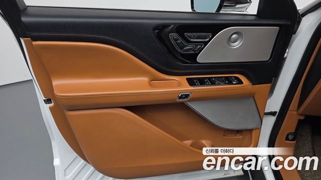 Lincoln Aviator (II) 3.0 Black Label AWD 2022 — фото 30