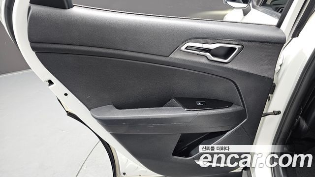 Kia Sportage (V) Diesel 2.0 2WD Prestige 2022 — фото 25