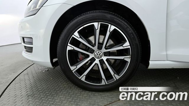 Volkswagen Golf (VII) 2.0 TDI Premium 2015 — фото 5