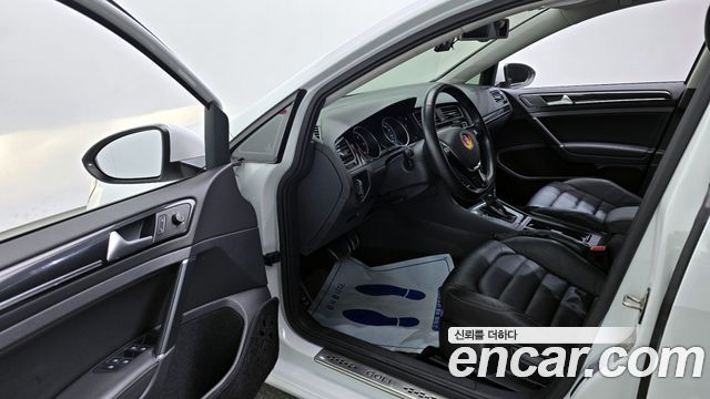 Volkswagen Golf (VII) 2.0 TDI Premium 2015 — фото 10