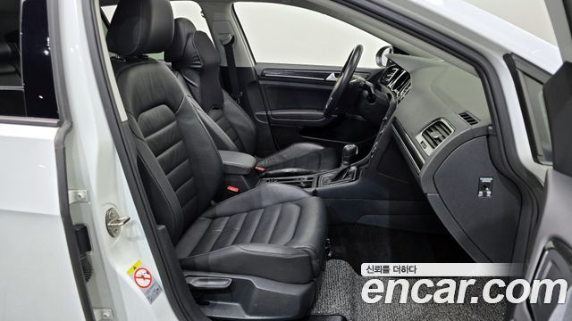 Volkswagen Golf (VII) 2.0 TDI Premium 2015 — фото 16