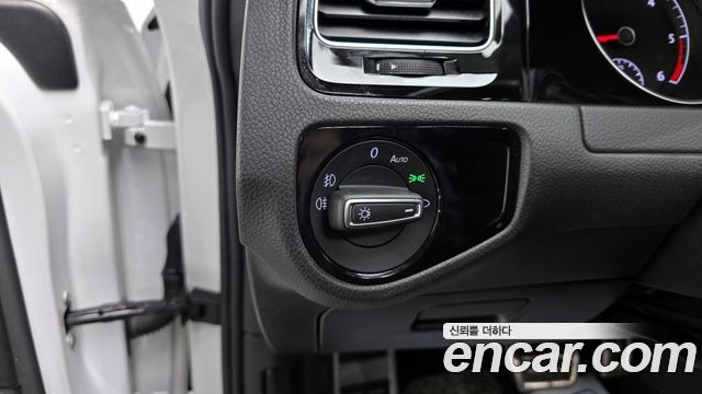 Volkswagen Golf (VII) 2.0 TDI Premium 2015 — фото 17