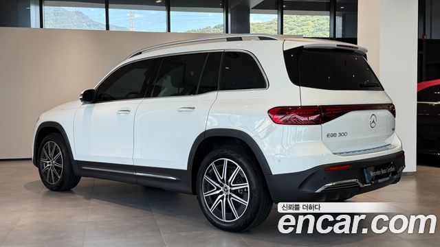 Mercedes-Benz EQB (X243) EQB300 4MATIC AMG Line 2026 — фото 3
