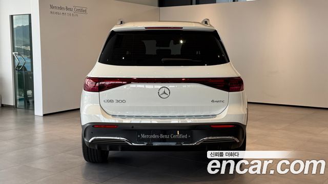 Mercedes-Benz EQB (X243) EQB300 4MATIC AMG Line 2026 — фото 7