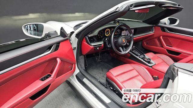 Porsche 911 (992) Carrera 4 Cabriolet 2021 — фото 12