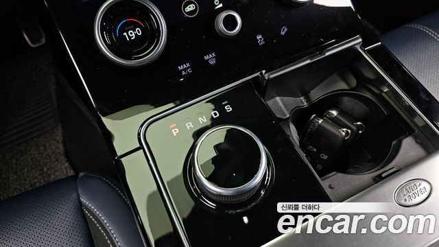Land Rover Range Rover Velar 3.0 P380 R-Dynamic SE 2019 — фото 9