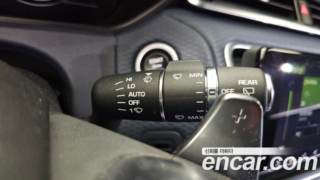 Land Rover Range Rover Velar 3.0 P380 R-Dynamic SE 2019 — фото 18