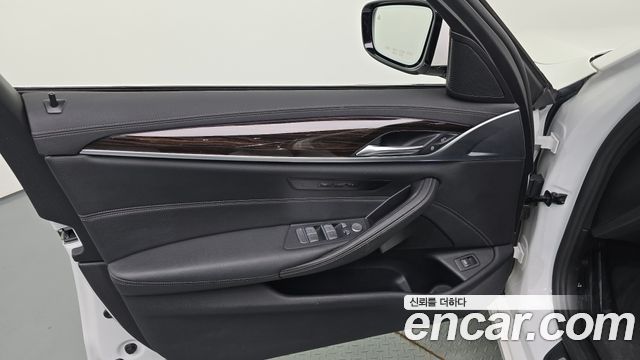 BMW 5 Series (G30) 520i Luxury 2021 — фото 24
