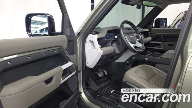 Land Rover Defender (L663) 110 D240 SE 2020 — фото 10