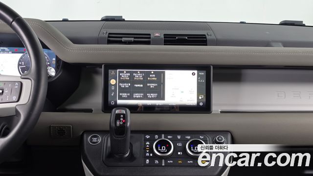 Land Rover Defender (L663) 110 D240 SE 2020 — фото 14