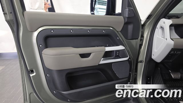 Land Rover Defender (L663) 110 D240 SE 2020 — фото 24