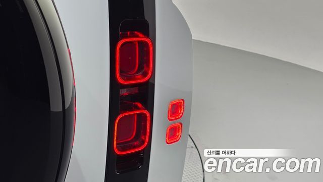 Land Rover Defender (L663) 110 P300 X-Dynamic SE 2025 — фото 29