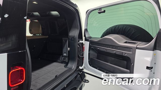 Land Rover Defender (L663) 110 P300 X-Dynamic SE 2025 — фото 40