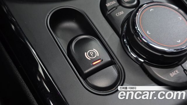 MINI Cooper D Clubman High 2nd 2019 — фото 24