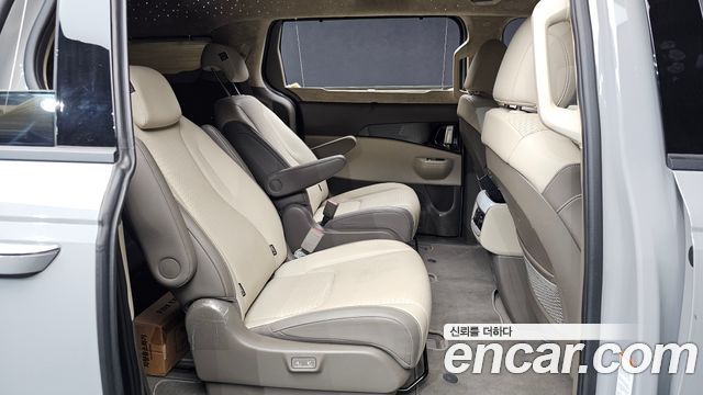 Kia Carnival (IV) HEV 9-Seater Hi-Limousine (Special vehicle) 2025 — фото 11