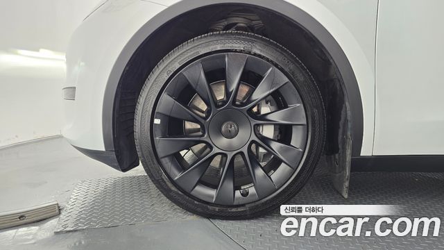 Tesla Model Y Long Range AWD 2024 — фото 5